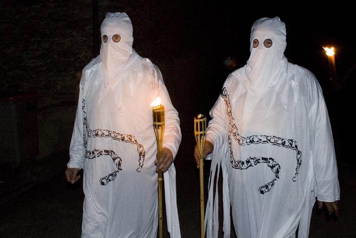 La magia e le streghe tornano a Rifreddo. Sabato 26 l’appuntamento clou con la passeggiata animata “Terrore nel borgo”